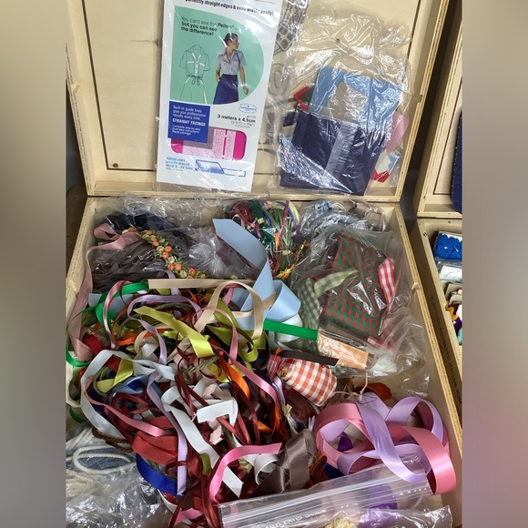 Large Lot of Vintage Sewing Trims and Ribbons For Sewing And Crafts - Picture 3 of 6